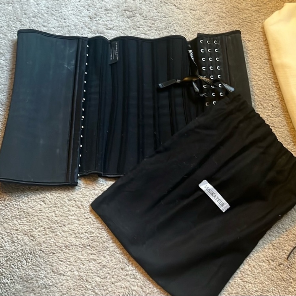 Bundle of shapewear. SKIMS / SPANX Sculpting bodysuits.Black /Onyx /Nude /Tan - Picture 4 of 11